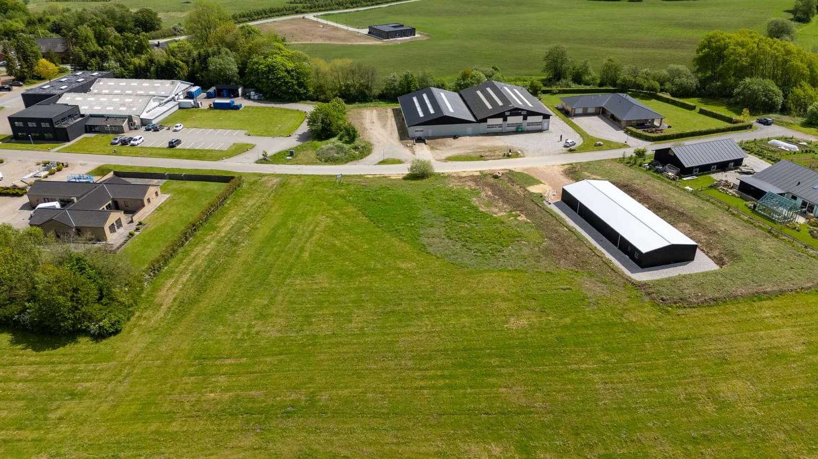 Dronebillede af erhvervsgrund på Møllersmindevej i Rask Mølle