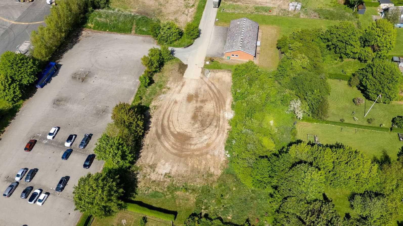 Dronebillede af erhvervsgrund på Industrivej i Hornsyld